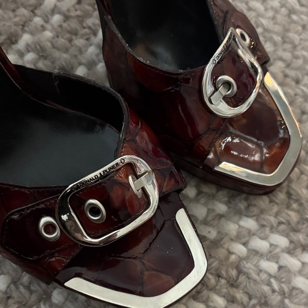 Donald J. Pliner Women's Burgundy Heeled Sandals - Picture 3 of 9